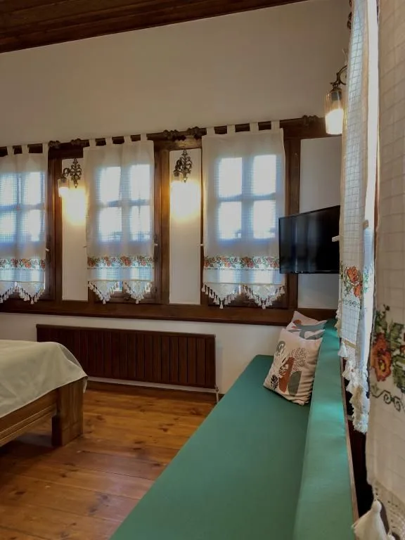 Saffronia 1900 Konak 4