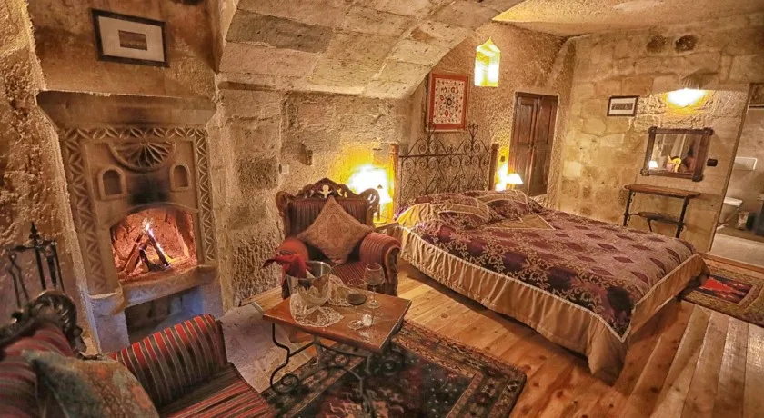 Traveller's Cave Hotel 4
