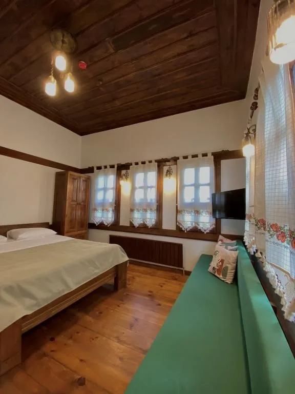 Saffronia 1900 Konak 2