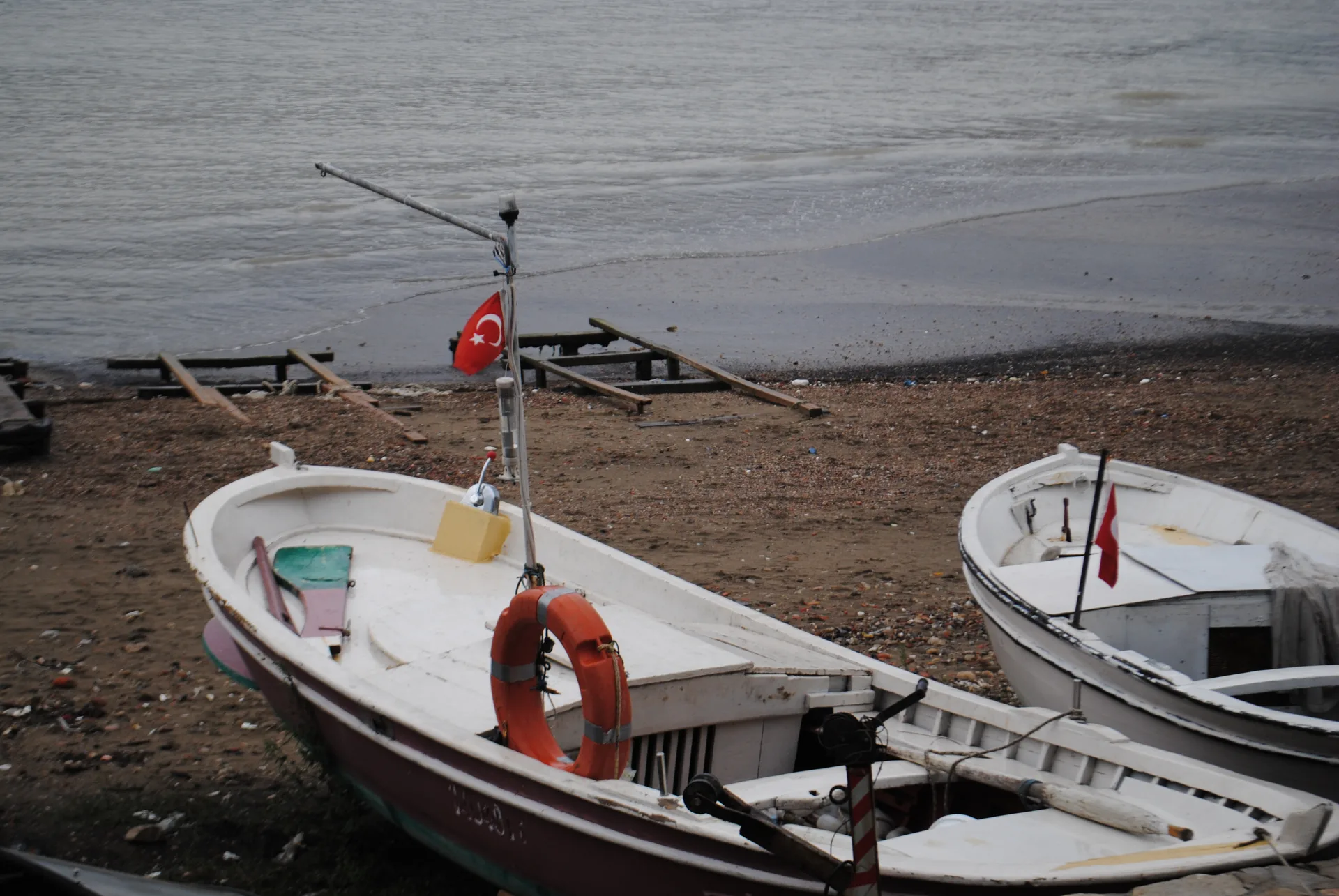 Amasra limanında sıralanan balıkçı tekneleri