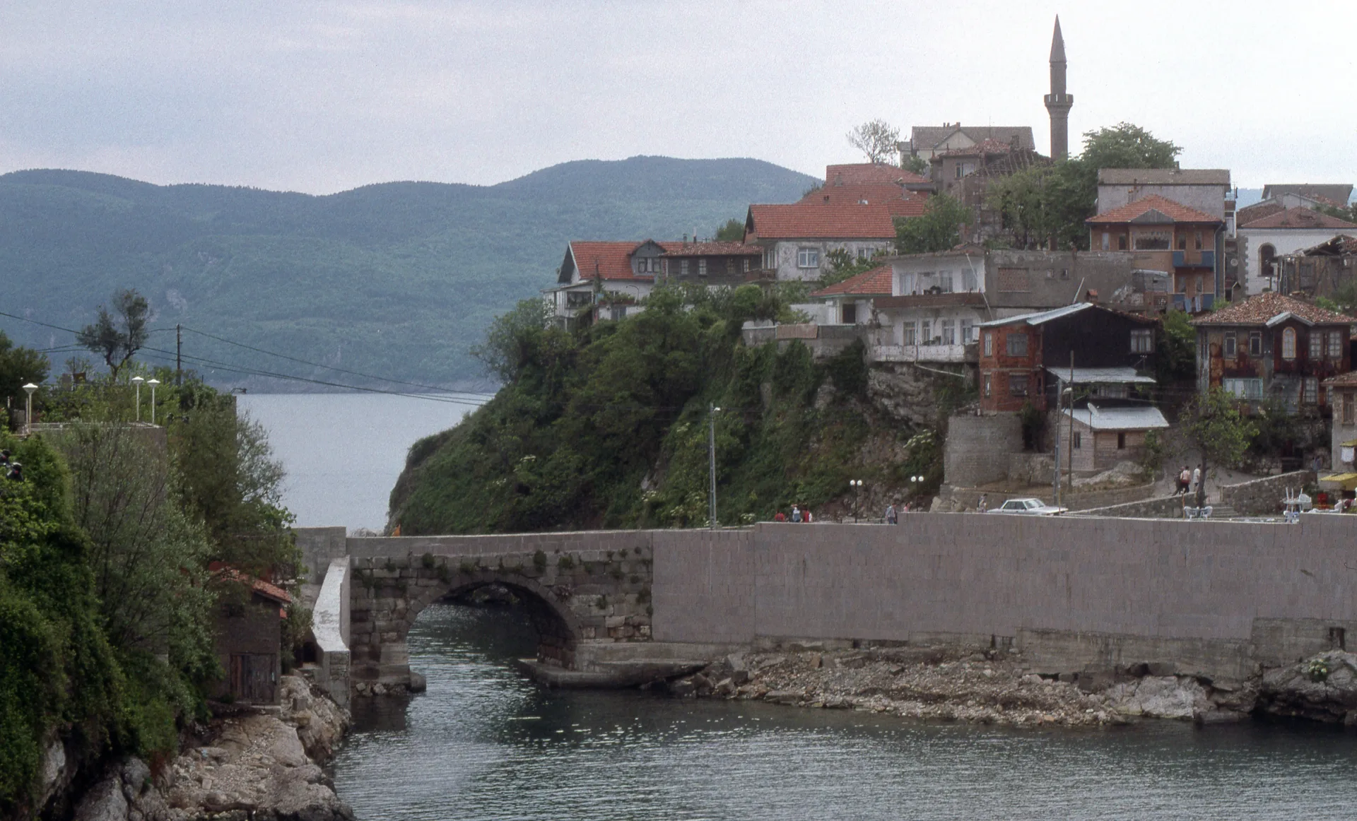 Kemerdere Köprüsü’nün vadi içindeki taş kemeri