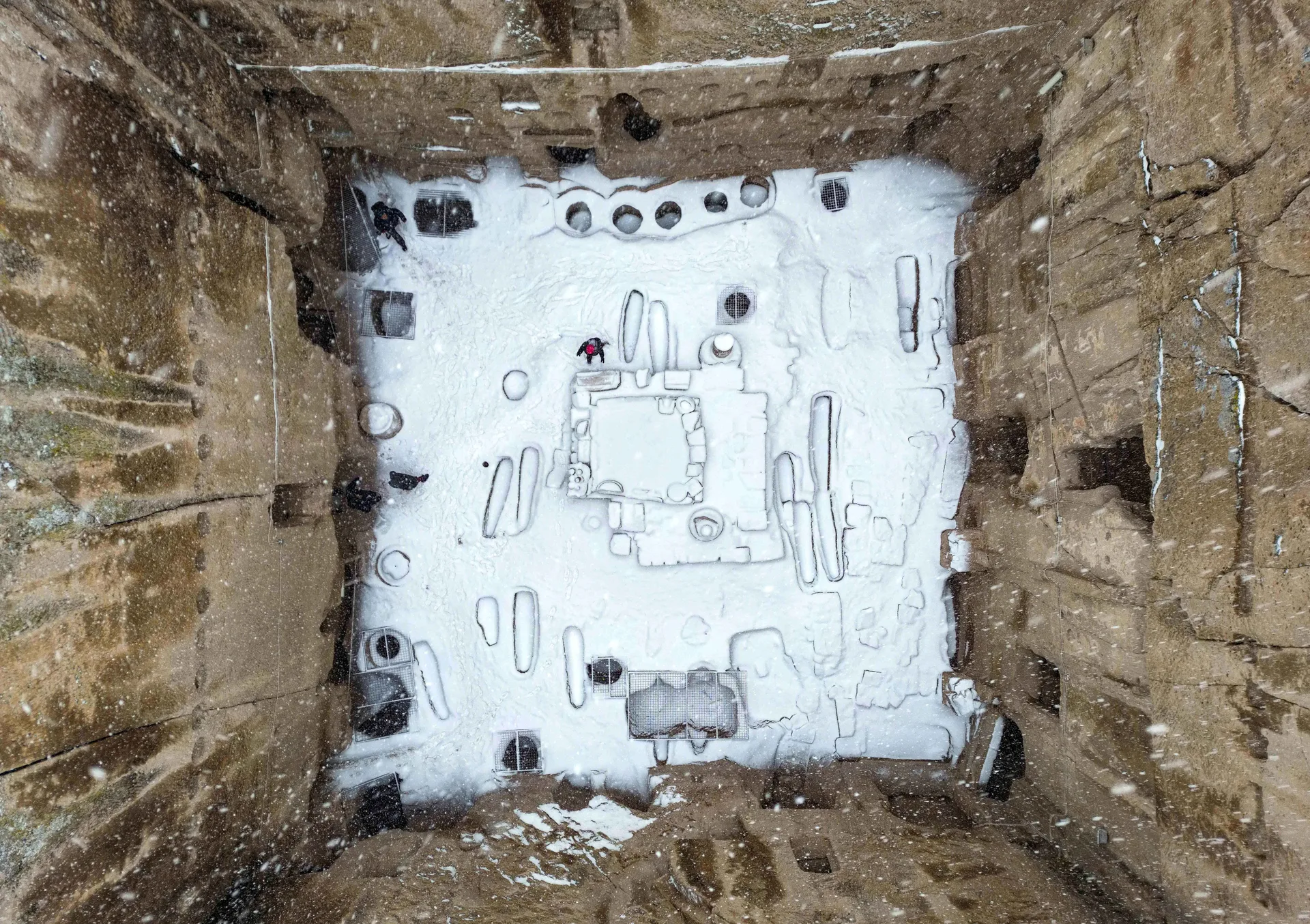 Gümüşler Manastırı kuş bakışı görünümü