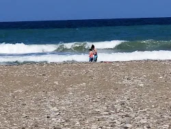 Çambu Koyu’nun berrak denizi ve doğal kıyı görünümü