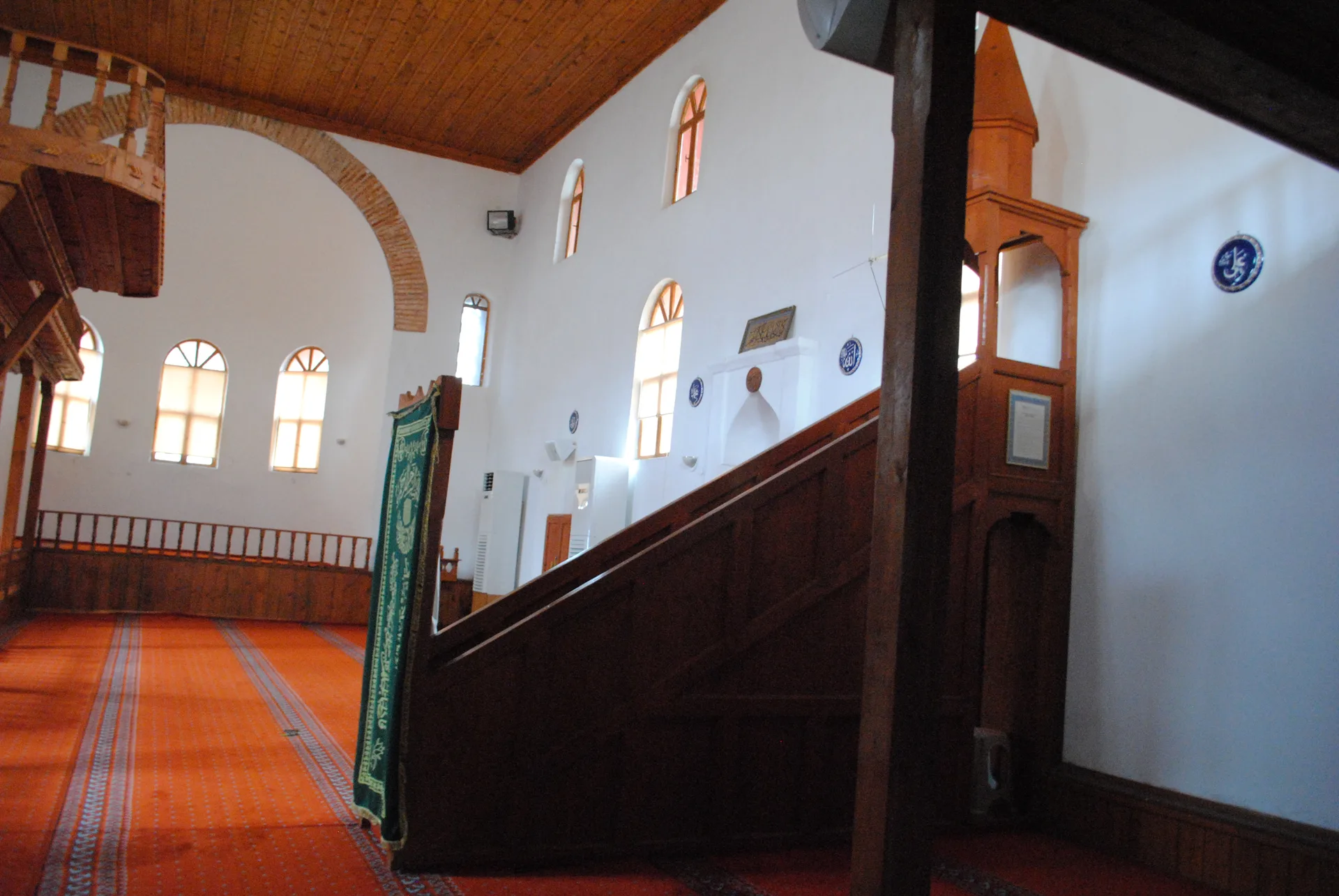 Amasra Fatih Camii'nin taş ve tuğla dış cephesi