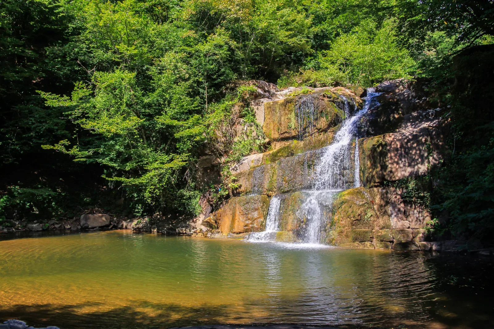 Gölderesi Şelalesi
