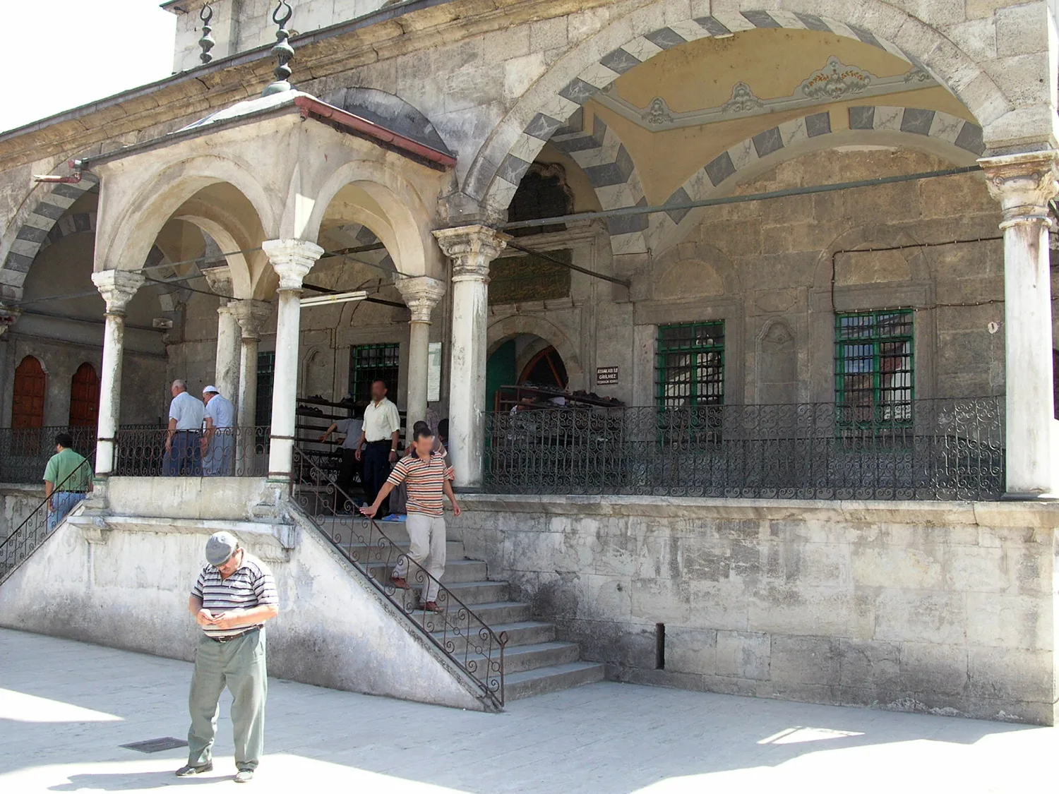 Caminin minaresi ve çatı örtüsü