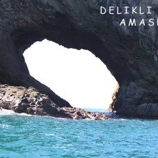 Delikli Şile’nin kayalık kıyıları ve Karadeniz manzarası
