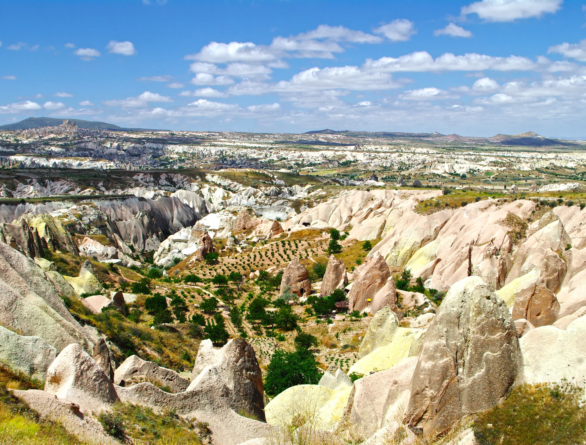 Kapadokya Kızılçukur Vadisi panoraması