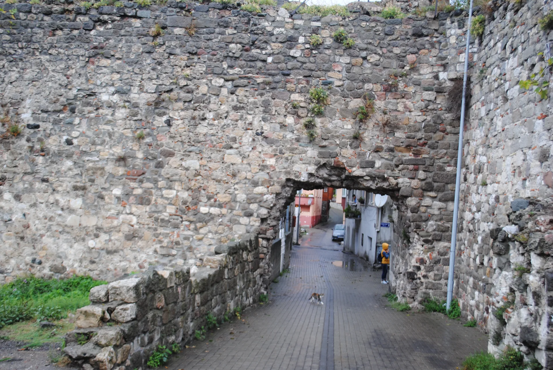 Amasra Kalesi taş duvarları ve tarihî yapı ayrıntıları