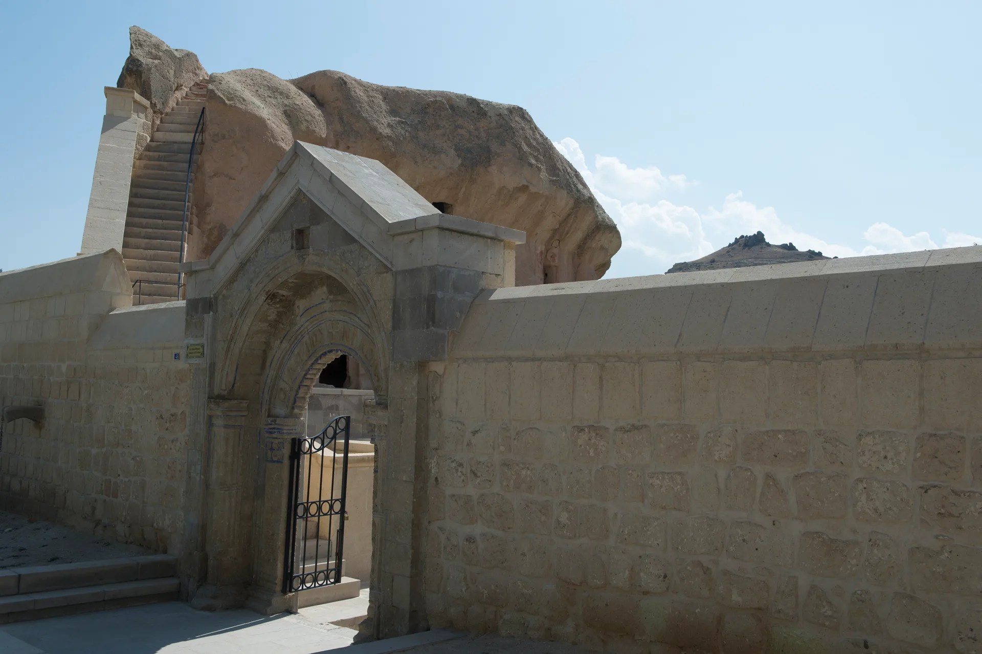 Mustafapaşa Aziz Nikolaos Manastırı girişi
